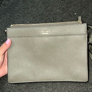 Olive Green Cross Body Purse. Used a handful of times. Great condition.